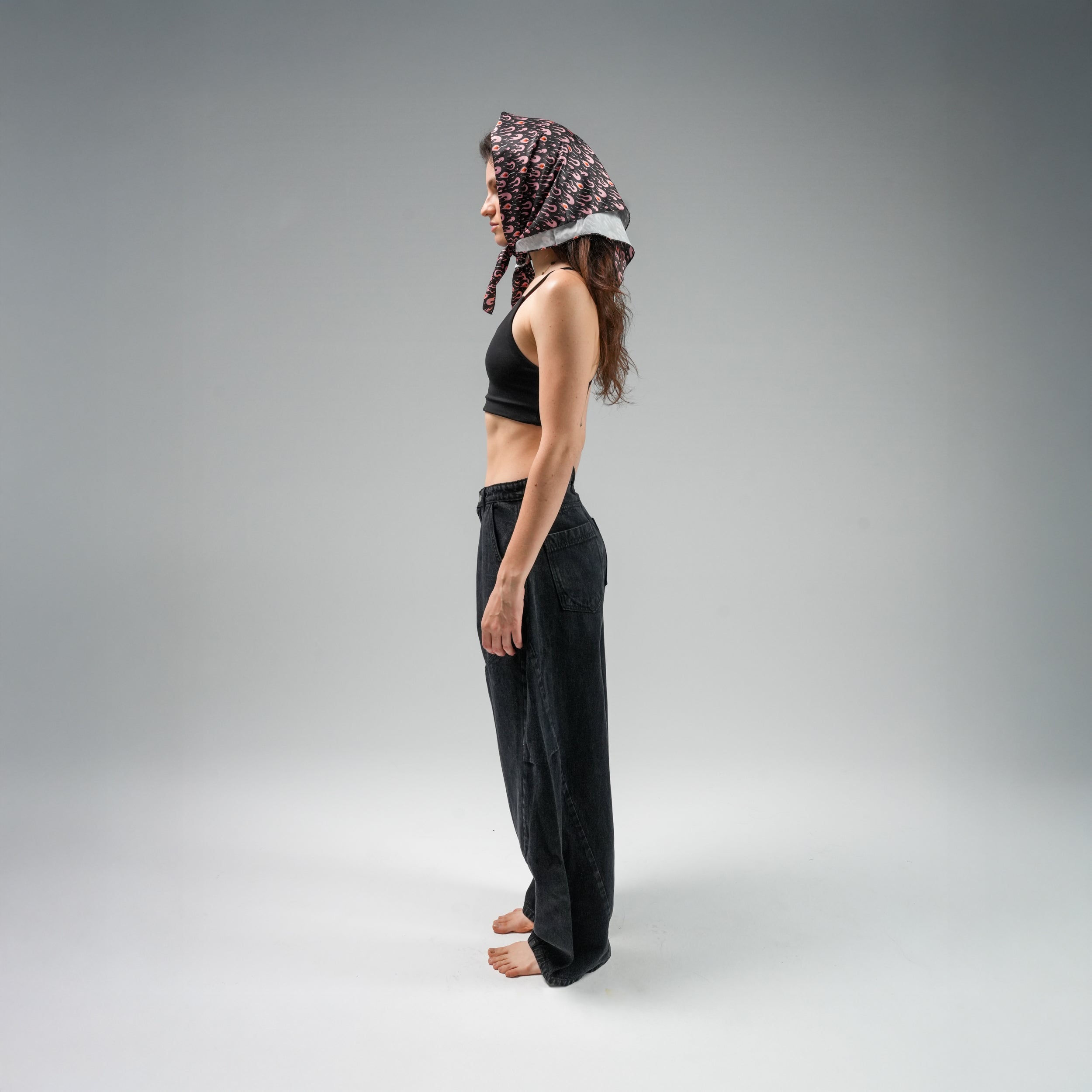 توب وشاح اللهب الوردي الصورة الثانوية