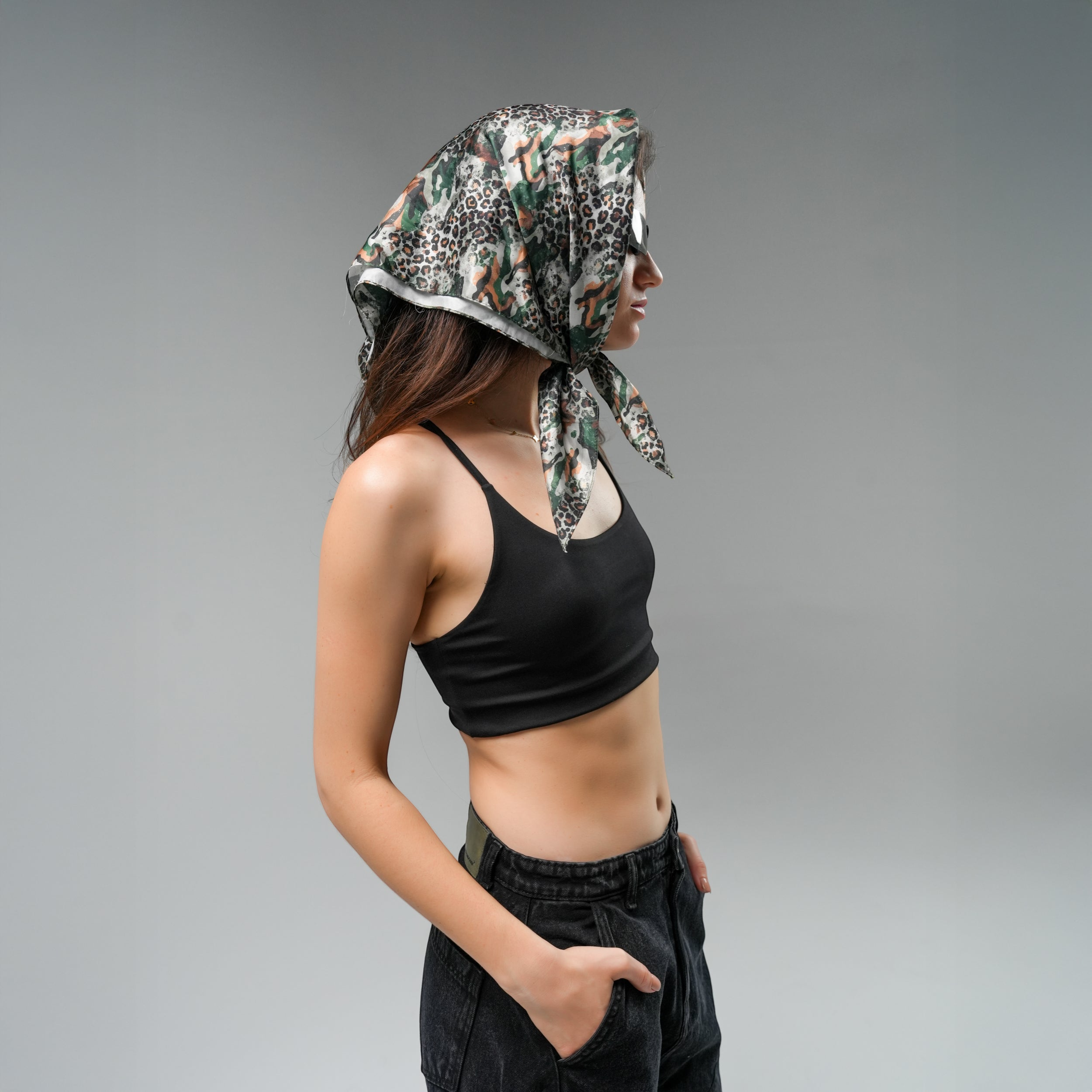 توب وشاح بنقشة الفهد الأخضر الصورة الثانوية