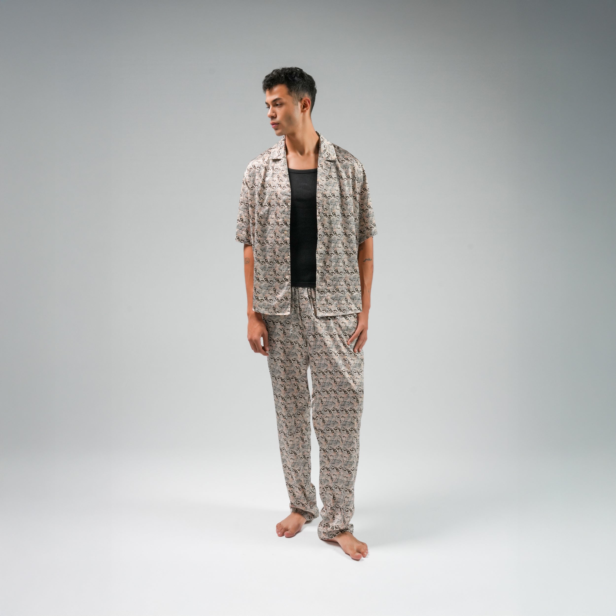 بنطلون بيج بنقشة الفهد الصورة الثانوية