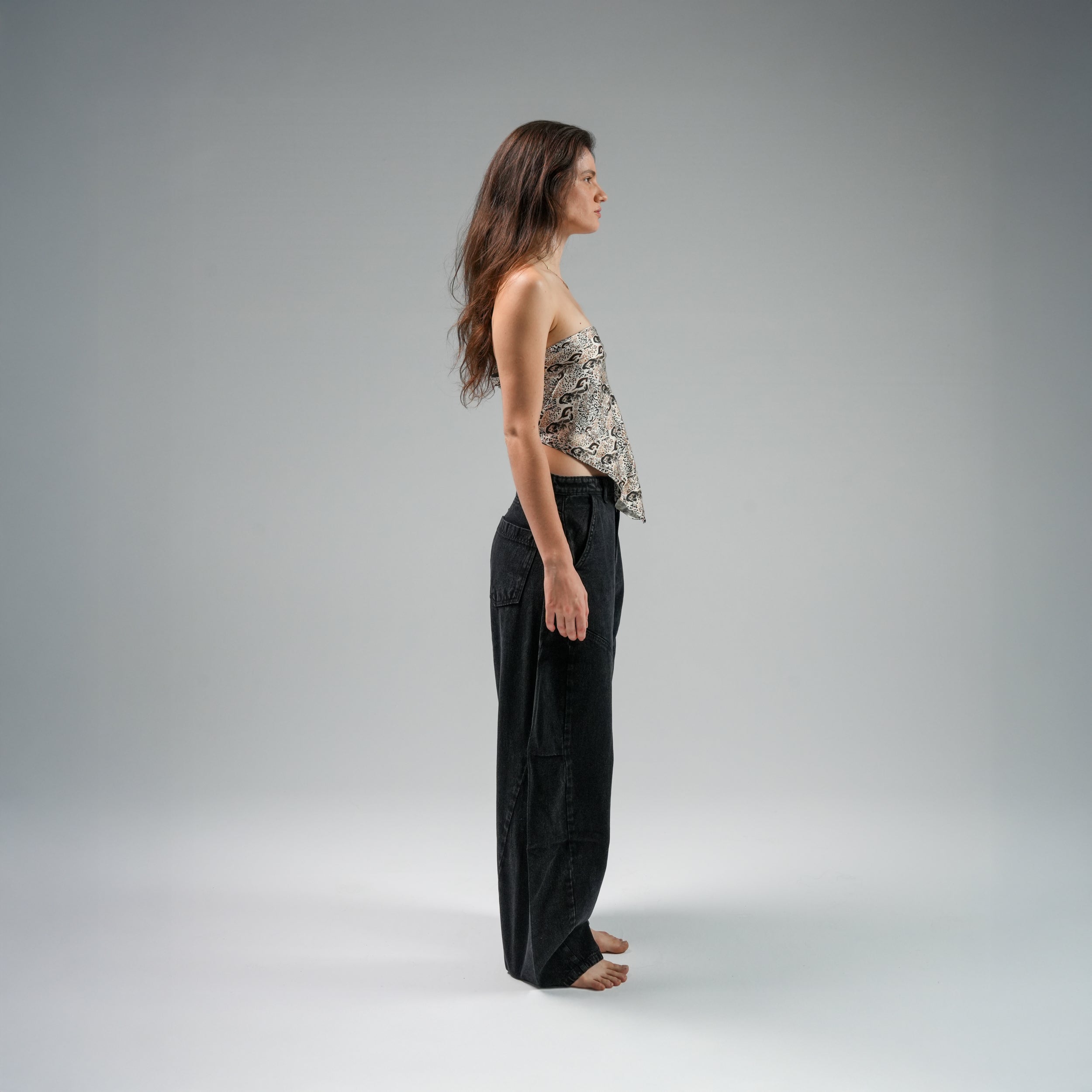 جينز واسع الساقين