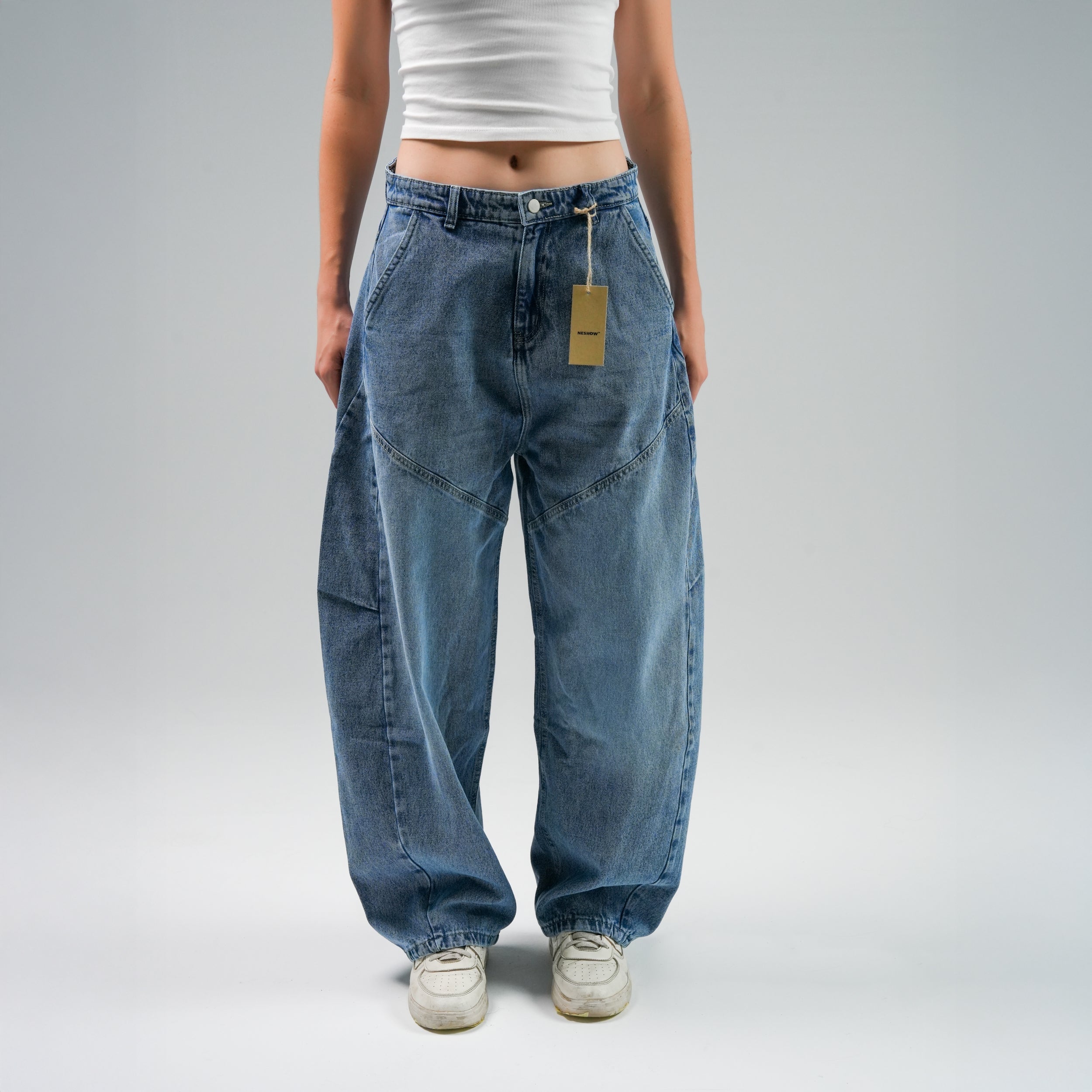 جينز واسع الساقين