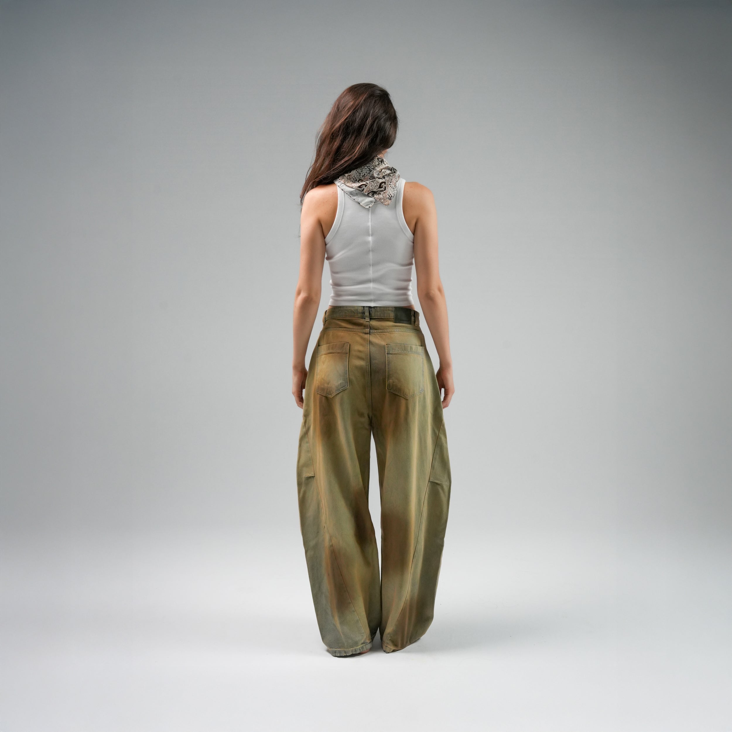 جينز واسع الساقين