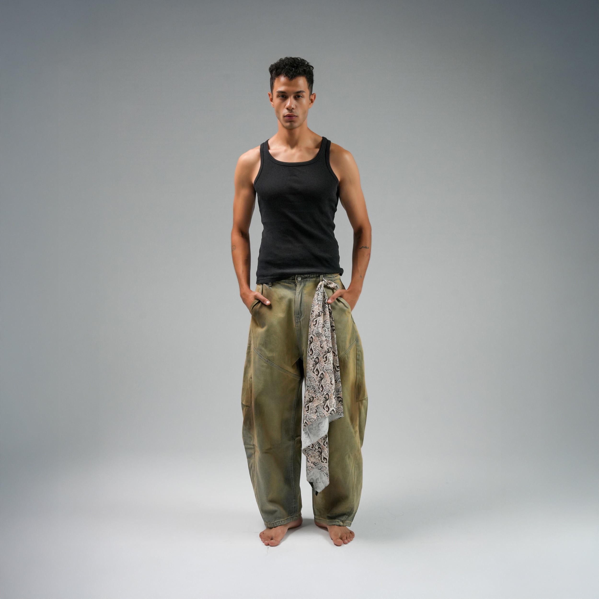 جينز واسع الساقين