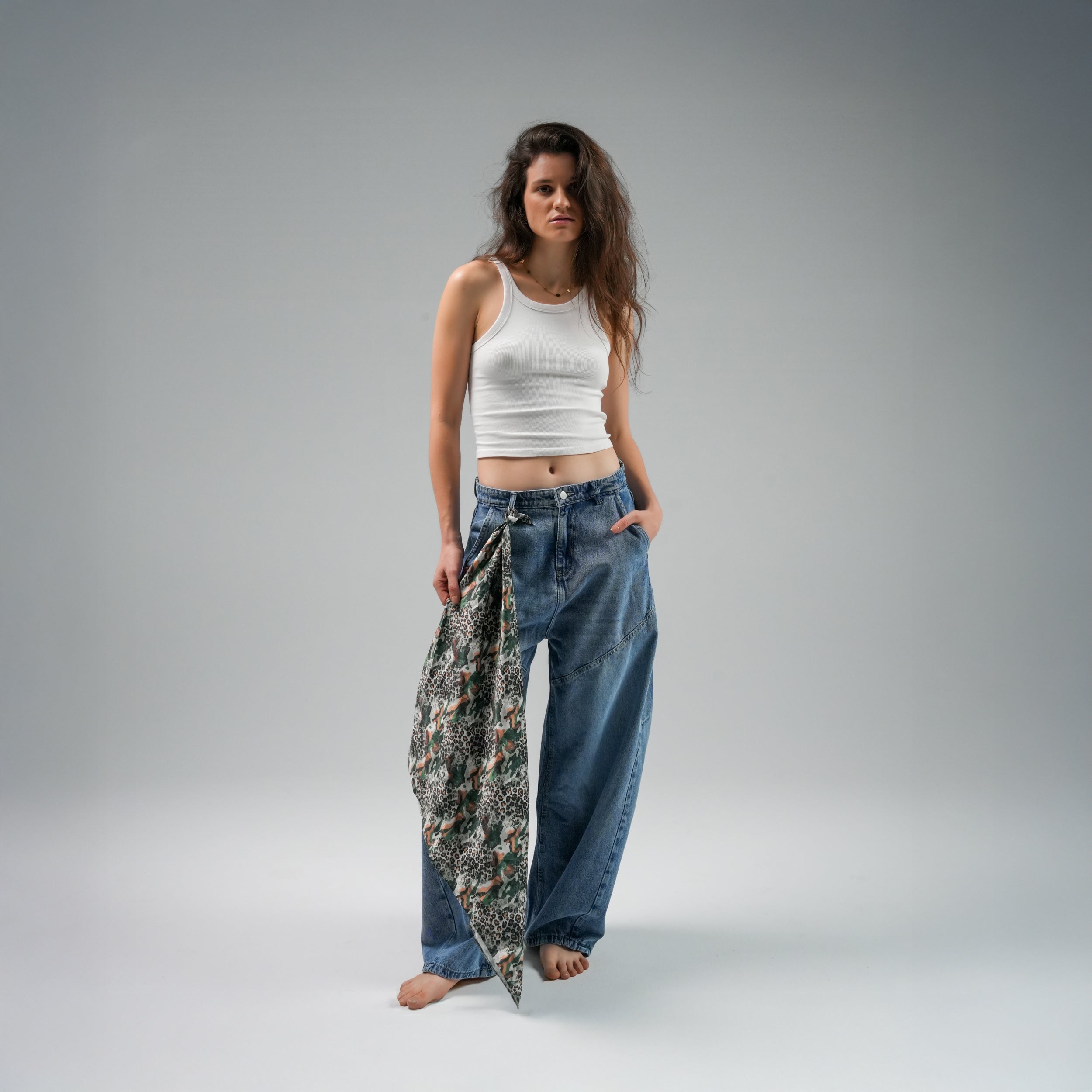 جينز واسع الساقين